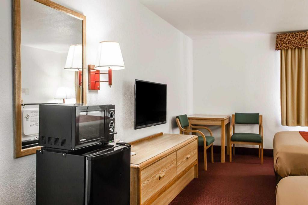 Econo Lodge Truman Inn Sedalia Extérieur photo