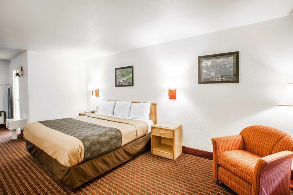 Econo Lodge Truman Inn Sedalia Extérieur photo