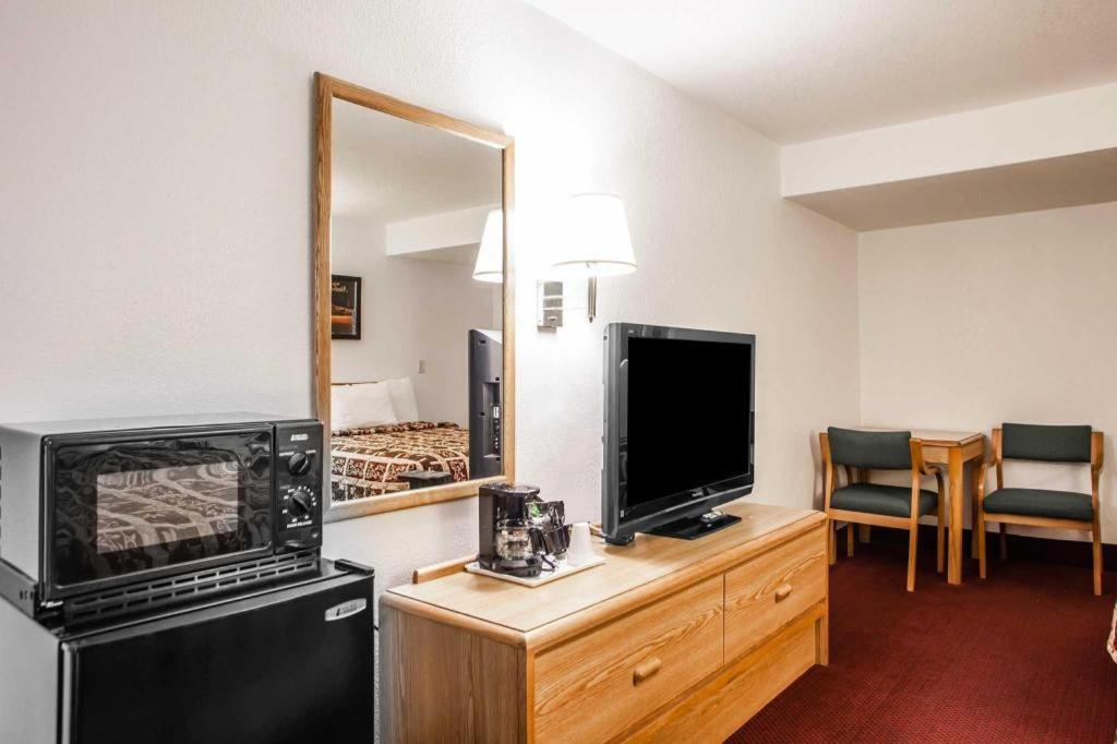 Econo Lodge Truman Inn Sedalia Extérieur photo