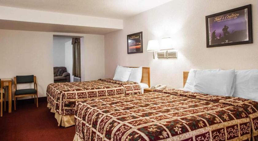 Econo Lodge Truman Inn Sedalia Extérieur photo